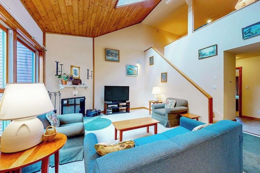 2nd-floor Ski Chalet With Mountain Views, Indoor Pool, Hot Tub, Sauna, & Gym - Killington, VT