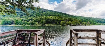 Quaint lakefront home with great views & full kitchen