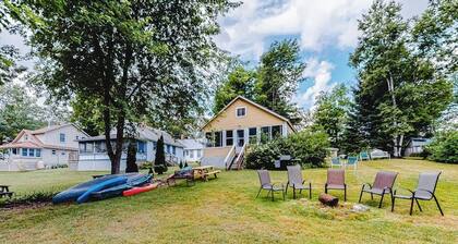 Quaint lakefront home with great views & full kitchen