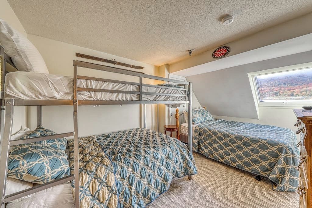 2 bedrooms, iron/ironing board, WiFi (free), bed sheets