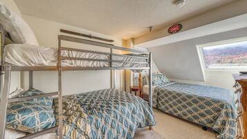 2 bedrooms, iron/ironing board, WiFi (free), bed sheets