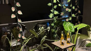 Apartamento standard, sacada | Opções para refeição ao ar livre