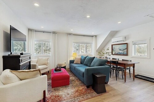 Comfortable condo w/ mountain & ski views, central a/c, shared patio & BBQ