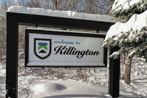 A welcome sign to Killington with a logo and text. - 5th-floor mountain-view condo, easy access to the slopes free shuttle or walk (Killington)