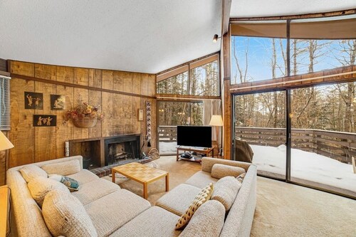Great home near Main St - washer/dryer, fireplace, Quechee Club access available