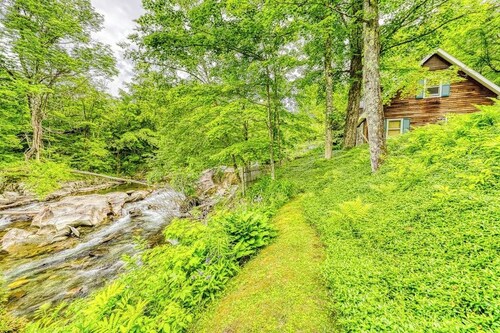Cozy, updated riverfront home with gas stove & AC