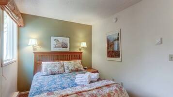 1 bedroom, iron/ironing board, WiFi (free)
