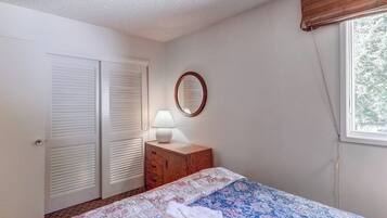 1 bedroom, iron/ironing board, free WiFi