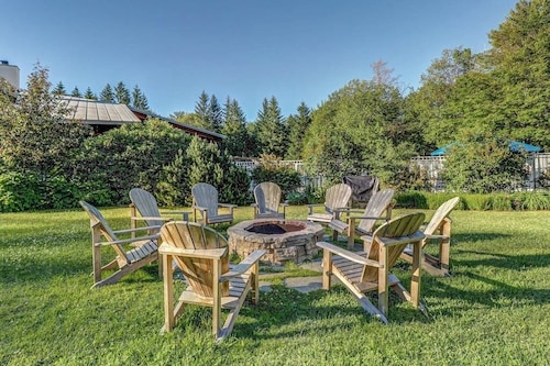 Alpine escape with  3 pools, tennis & gym - fireplace, balcony & W/D