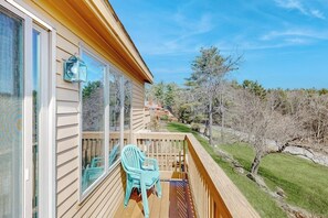 Property grounds - Saltbox townhome with views & fireplace - near Quechee Club, golf, & skiing (White River Junction)