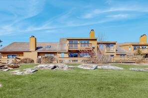 Exterior - Saltbox townhome with views & fireplace - near Quechee Club, golf, & skiing (White River Junction)