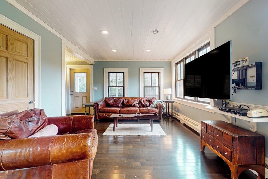TV, DVD player, books