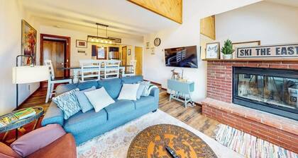 Cozy Sugarbush condo w/ beautiful mountain views - close to skiing