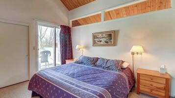 3 bedrooms, WiFi (free), bed sheets