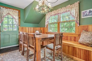 Dining - Countryside home near skiing with amazing views,  firepit & hot tub (Roxbury)