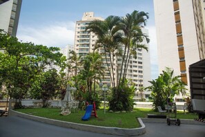 Property grounds - Florida in Guarujá. Cozy apartment with ocean view. Pets allowed! (Guarujá)