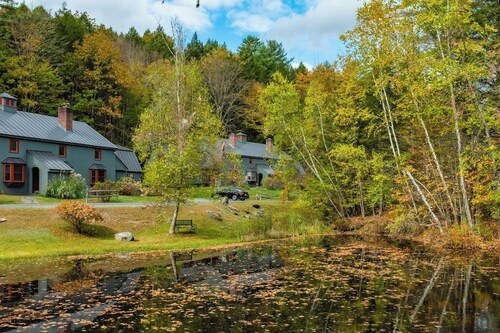 Country townhome - mountain view - walk to Village of Quechee - near Club & golf