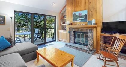 Deere Run townhouse with private sauna, jetted tub & AC - pool & tennis