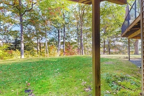 Property grounds - Deere Run townhouse with private sauna, jetted tub & AC - pool & tennis (Hartford)