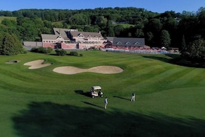 Golf - Charming condo in a resort community with pool access, tennis, a sauna & golf (Hartford)