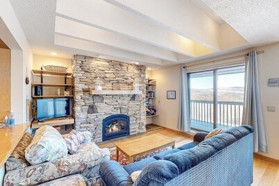 Picturesque mountain view condo with fireplace, balcony, deck, pool, & kitchen