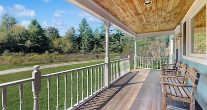 Private house w/ seasonal mountain & meadow views, pond, balcony, porch, jacuzzi