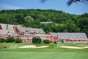Exterior - Inviting three-story condo with decks  - near the Quechee Club (White River Junction)