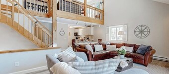 Quechee Club condo with golf courses, pools, tennis, gym, & easy ski access