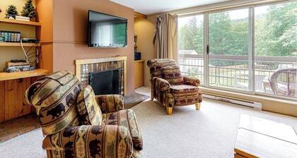 Ski-in/ski-out condo with mountain view, seasonal pool