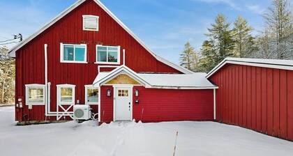 Comfortable condo w/ mountain & ski views, central a/c, shared patio & BBQ