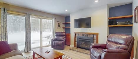 TV, fireplace, stereo
