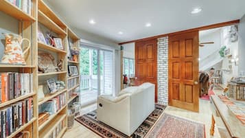 TV, fireplace, foosball, books