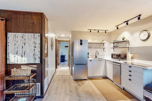Private home near Killington and Okemo with woodland views
