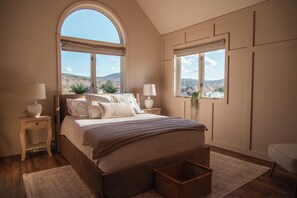 2 bedrooms, iron/ironing board, WiFi, bed sheets - Newly Renovated Windham Condo with Stunning Mountain Views (Hensonville)