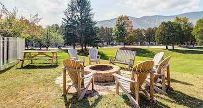Mountain-view condo with fireplace, 3 pools, tennis & gym - near skiing