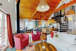 TV, DVD player, ping pong, books - Quintessential wilderness retreat with mtn views & kayaks - dog-friendly (Warren)
