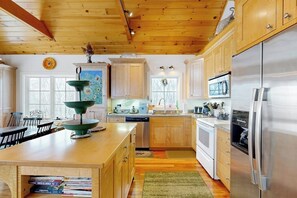 Fridge, microwave, oven, stovetop - Quintessential wilderness retreat with mtn views & kayaks - dog-friendly (Warren)