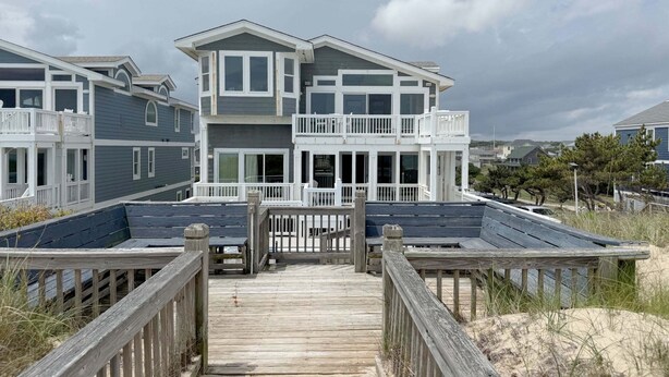 Terrace/patio - The Sun: Oceanfront, Dog-Friendly, Pool, Hot Tub Elevator (Nags Head)