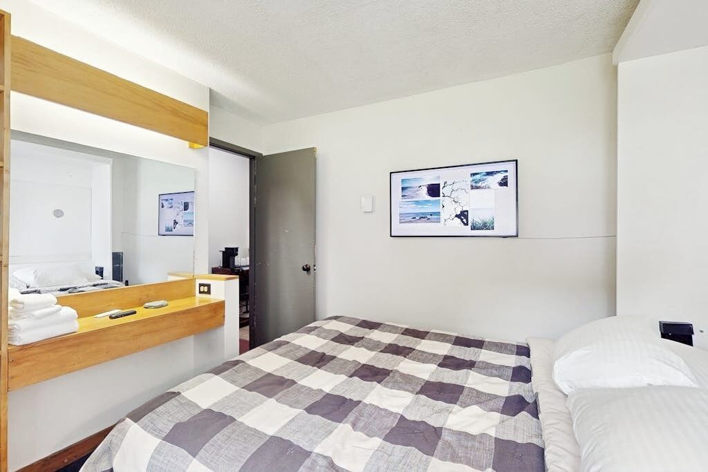Ferros/tábuas de passar roupa, Wi-Fi de cortesia, roupa de cama