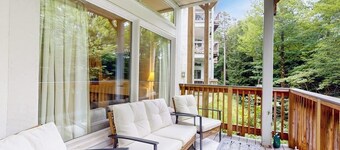 Bright & cheery condo w/ wifi, pools, tennis, gym, sauna, & game room