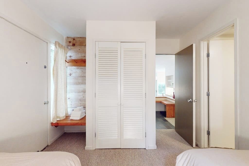 2 bedrooms, iron/ironing board, travel crib, free WiFi