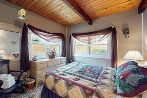 3 slaapkamers, een strijkplank/strijkijzer, gratis wifi, beddengoed