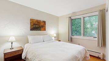 1 habitación, tabla de planchar con plancha, wifi gratis y ropa de cama