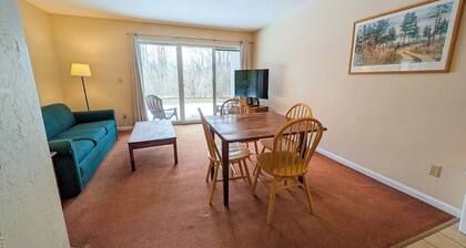 Four Season Condo: ski, hike, golf & seasonal pool