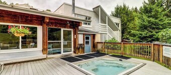 Comfortable condo with pools, tennis, gym, sauna, & game room