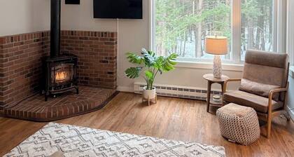 End-unit condo w/ gas fireplace, pool, sauna, tennis, deck, ski locker, w/d