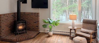 End-unit condo w/ gas fireplace, pool, sauna, tennis, deck, ski locker, w/d