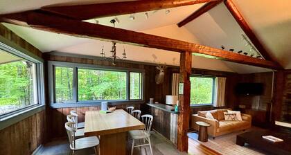 Relaxing Woodland Retreat | Balcony | Close to Adventure