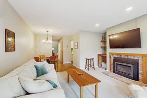 TV, fireplace