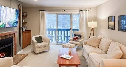 Top floor condo w/ balcony, gas fireplace, tennis, walking/biking trails, w/d